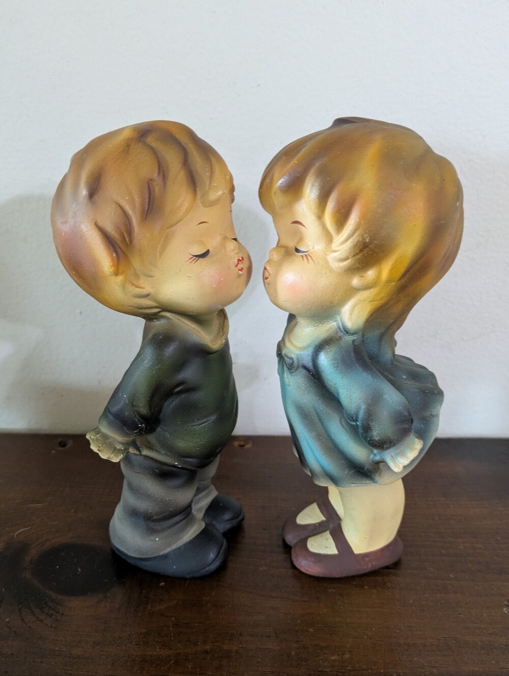 Vintage Kissing Boy & Girl Ceramic Figurines Pair MCM Big Eye Kids Retro Decor
